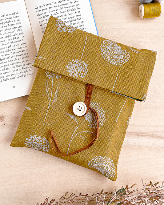 Custodia per libri regolabile in cotone fantasia ocra con fiori bianchi fatta a mano