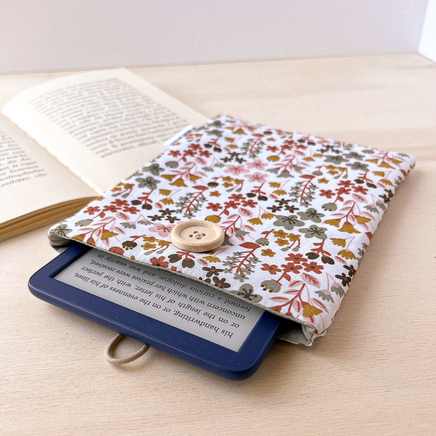 Tiny flowers padded e-reader sleeve