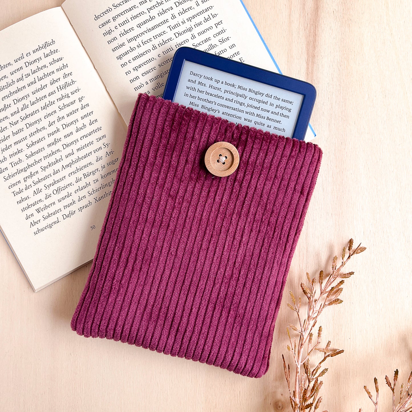 Custodia per e-reader in velluto viola con fodera floreale