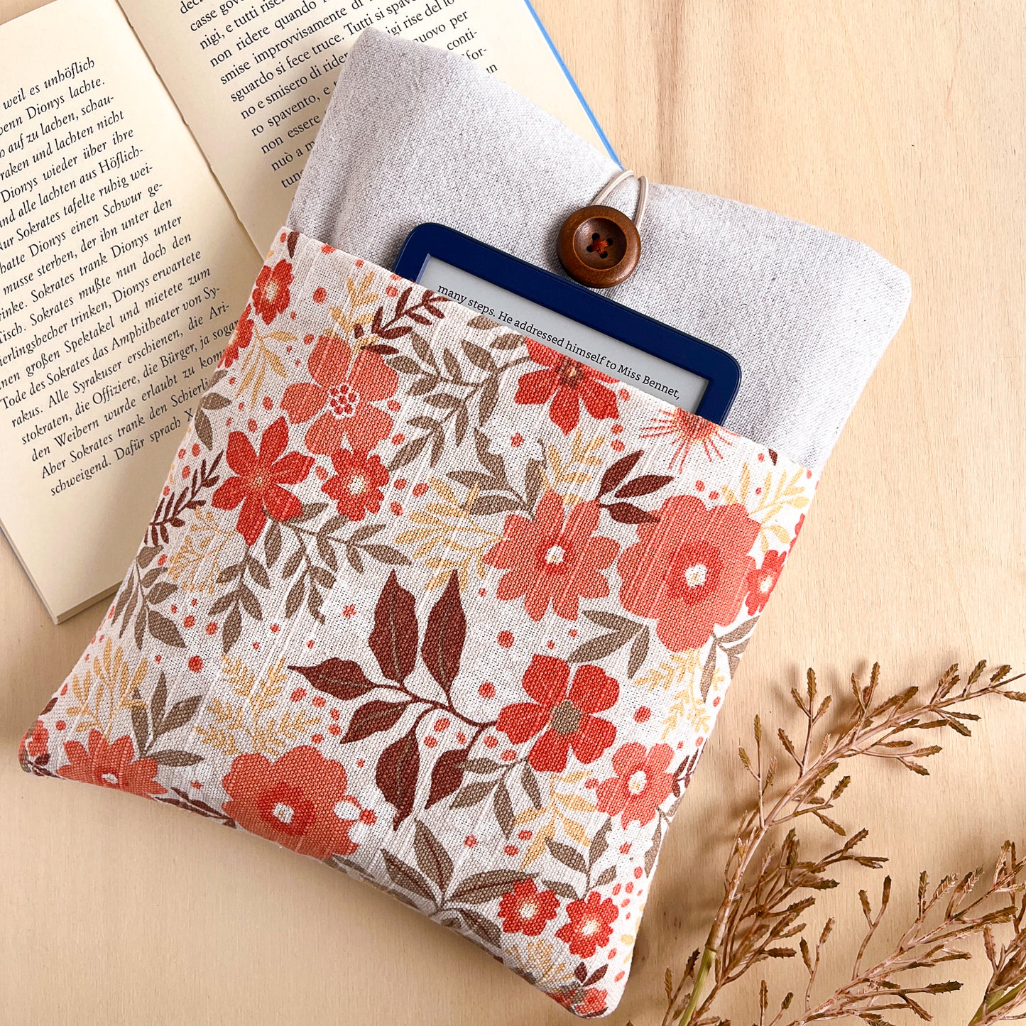 Custodia per libri imbottita con tasca a motivo a fiori arancio