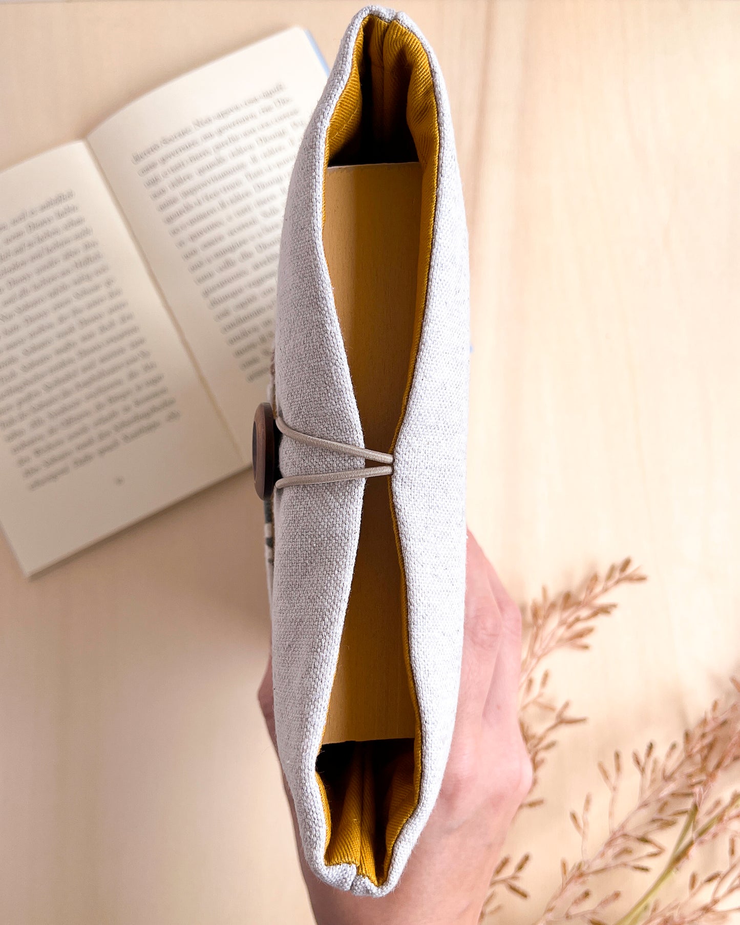 Custodia per libri imbottita con tasca a motivo a fiori azzurri