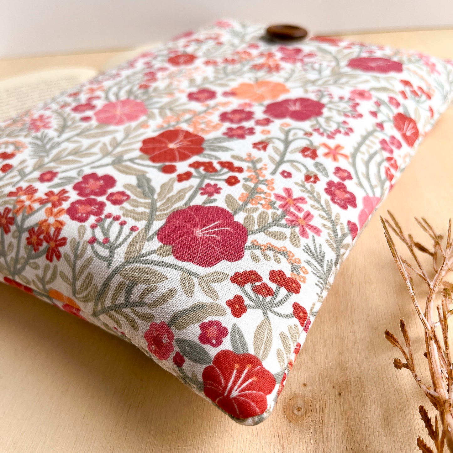 Custodia per libri imbottita con fiori Liberty