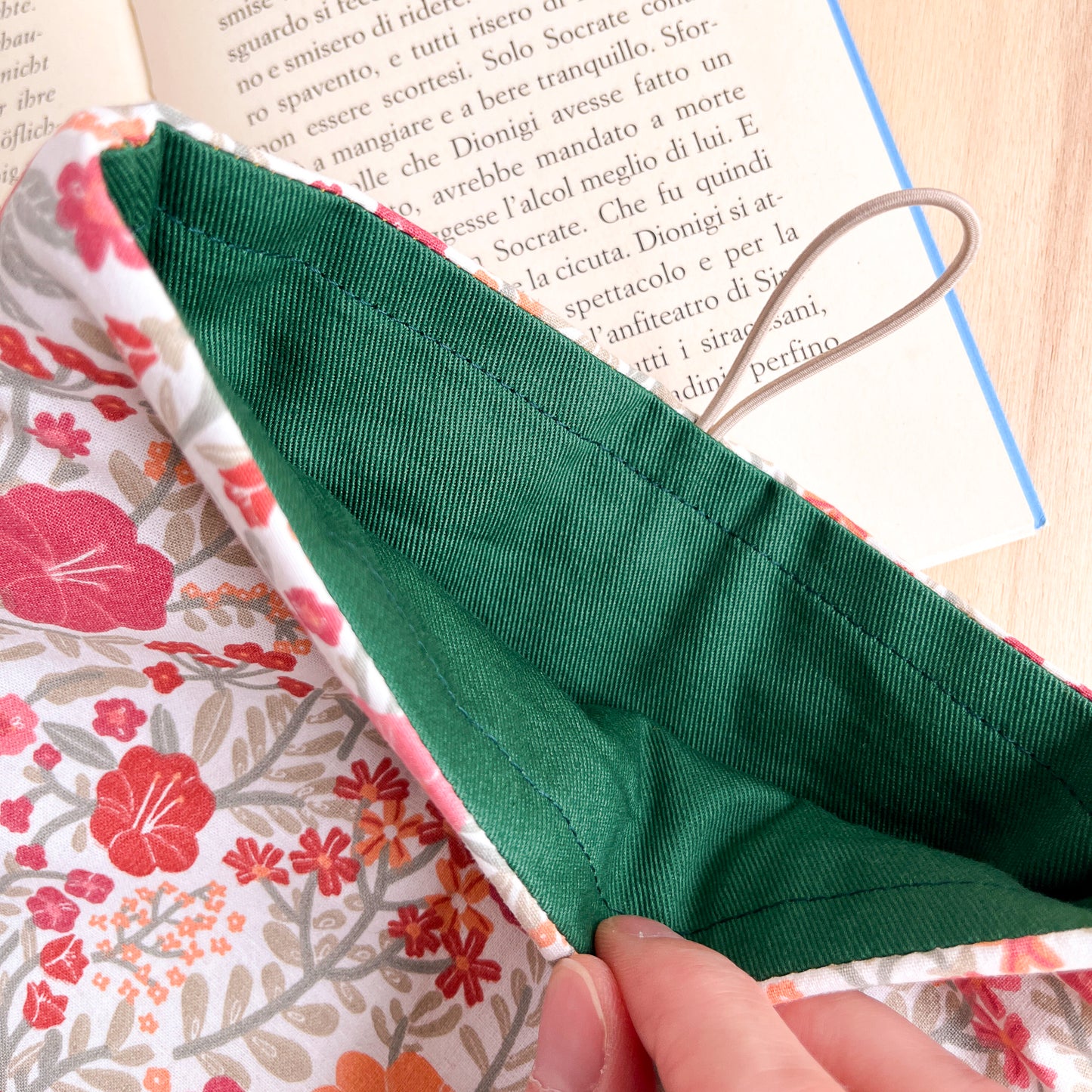 Custodia per libri imbottita con fiori Liberty