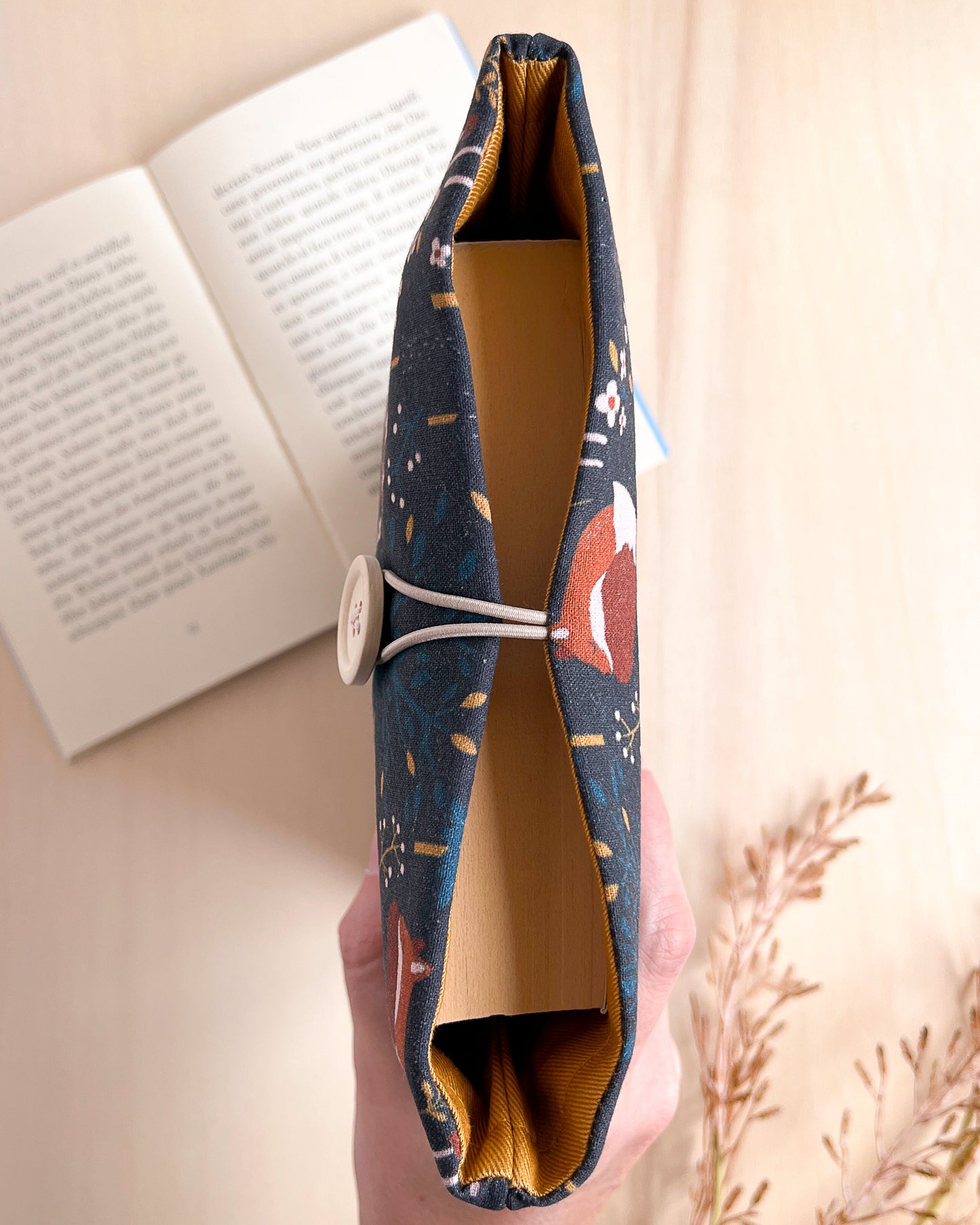 Custodia per libri imbottita con volpi