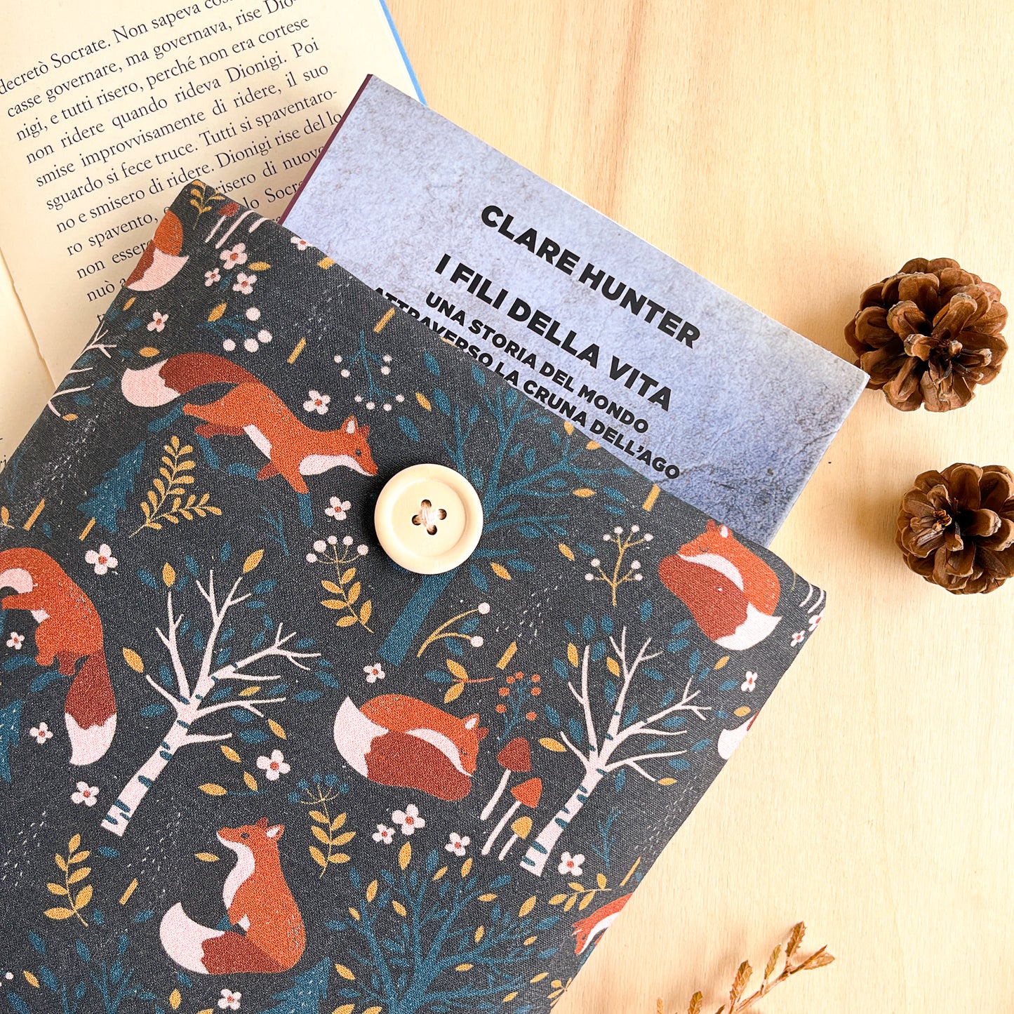 Custodia per libri imbottita con volpi