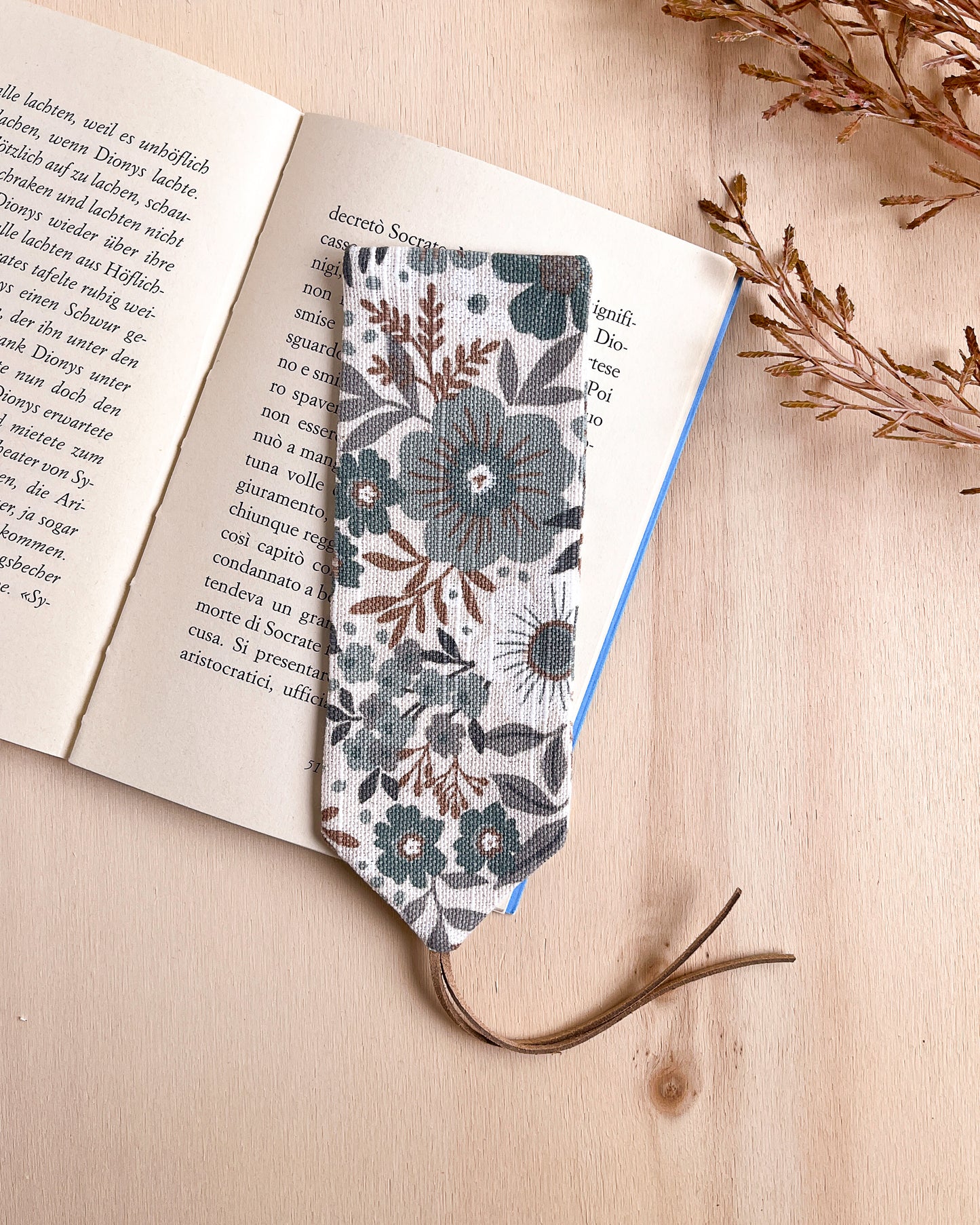 Custodia per libri imbottita con tasca a motivo a fiori azzurri