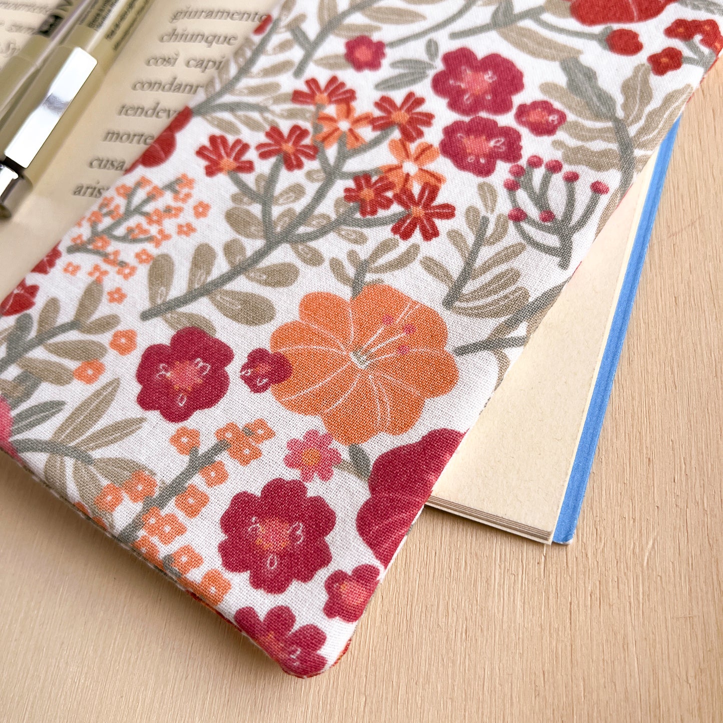 Astuccio rosa con fiori Liberty