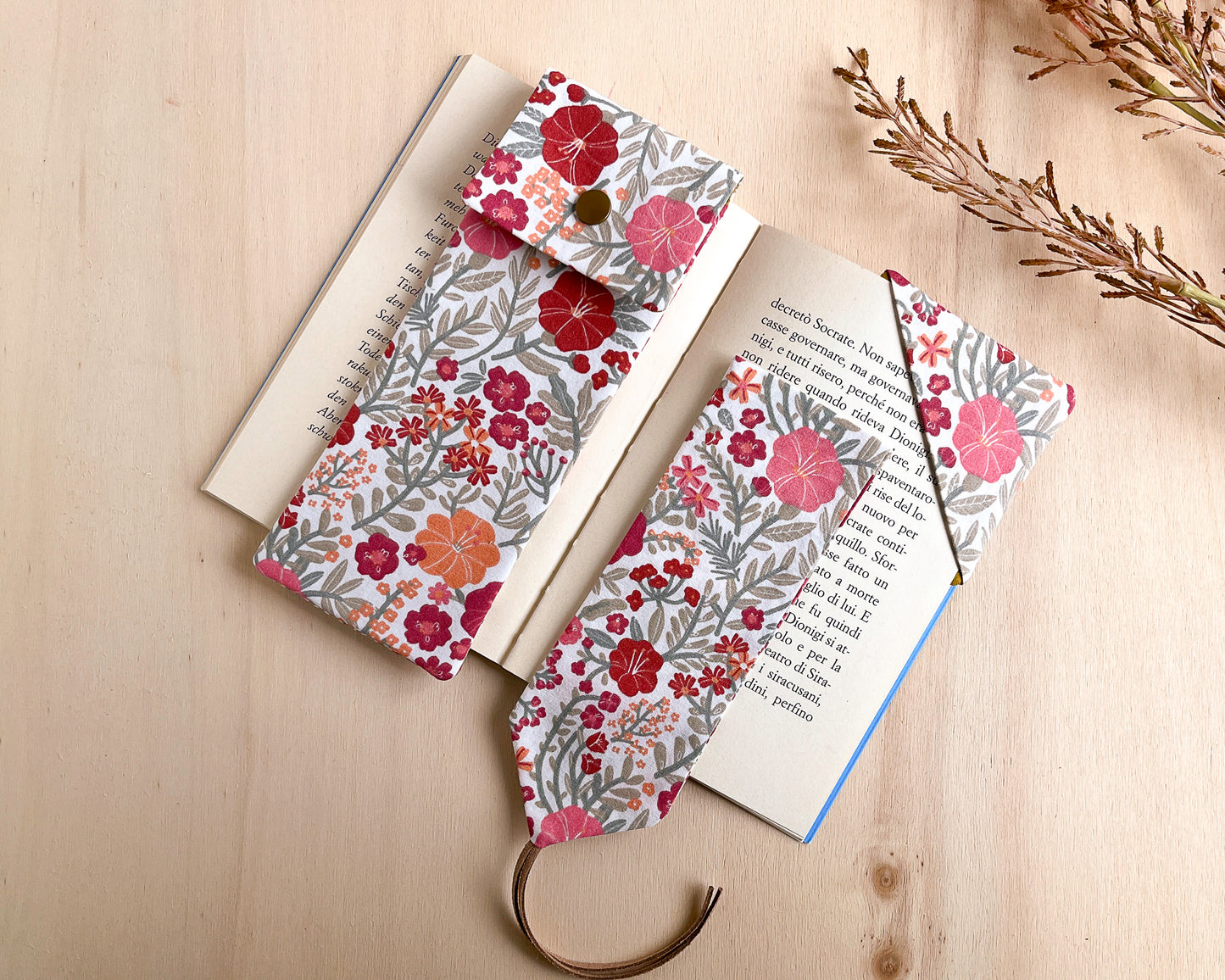 Astuccio rosa con fiori Liberty