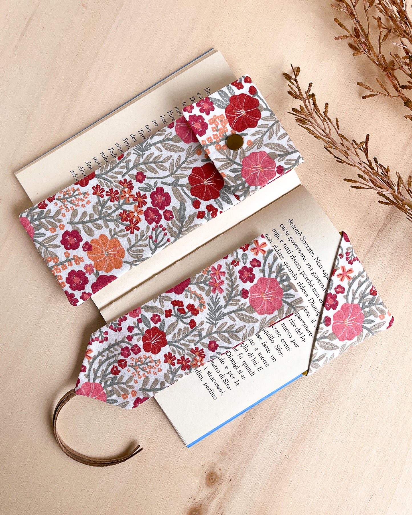 Astuccio rosa con fiori Liberty + segnalibro