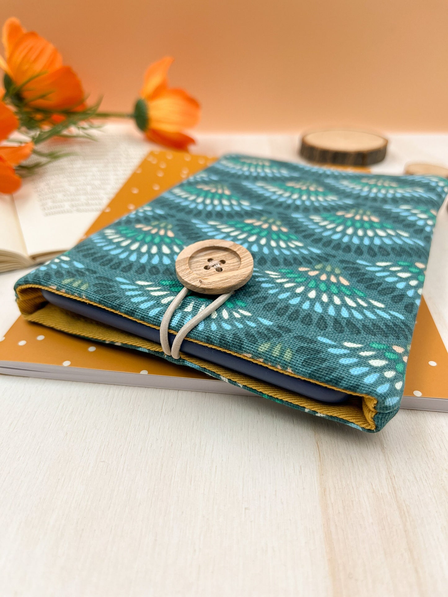 Peacock blue padded e-reader sleeve 