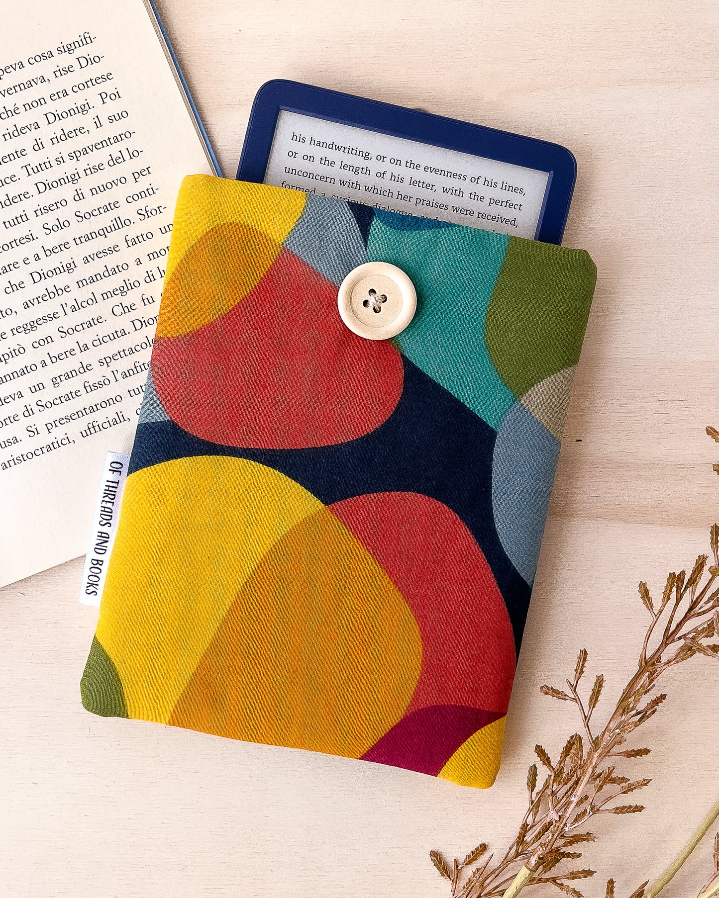 Colourful padded e-reader sleeve