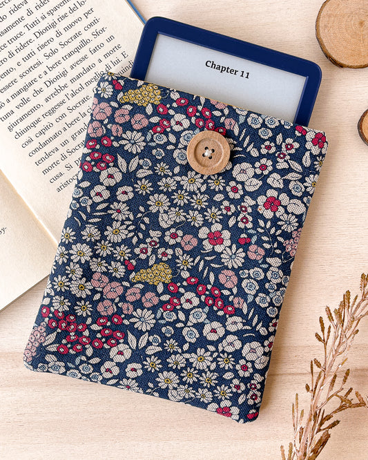 Blue flowers padded e-reader sleeve