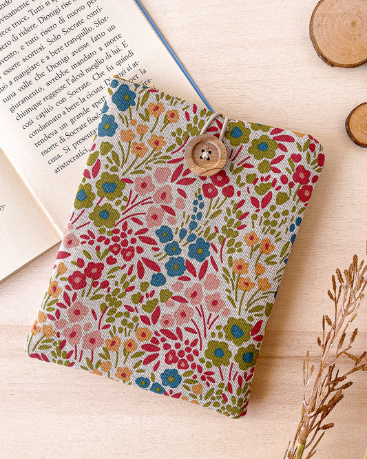 Flowery padded e-reader sleeve