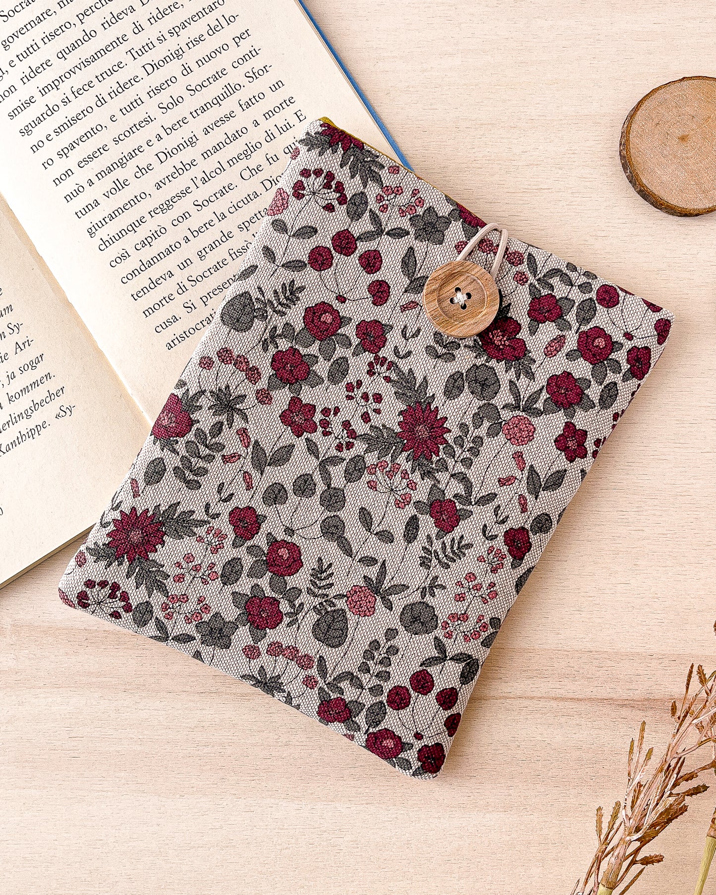 SOLD OUT - Custodia per e-reader con fiorellini rosa