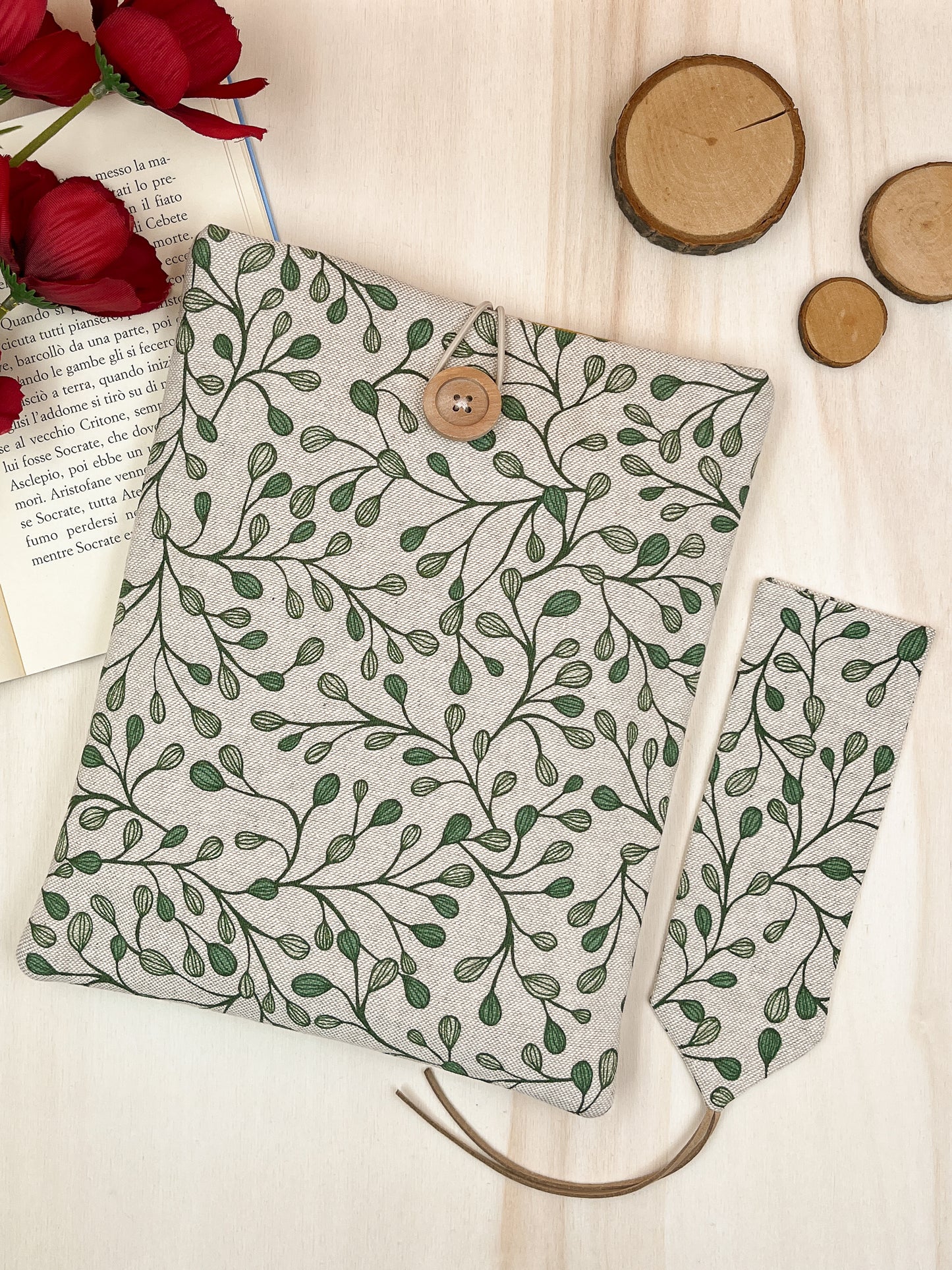 Padded green leaves book sleeve