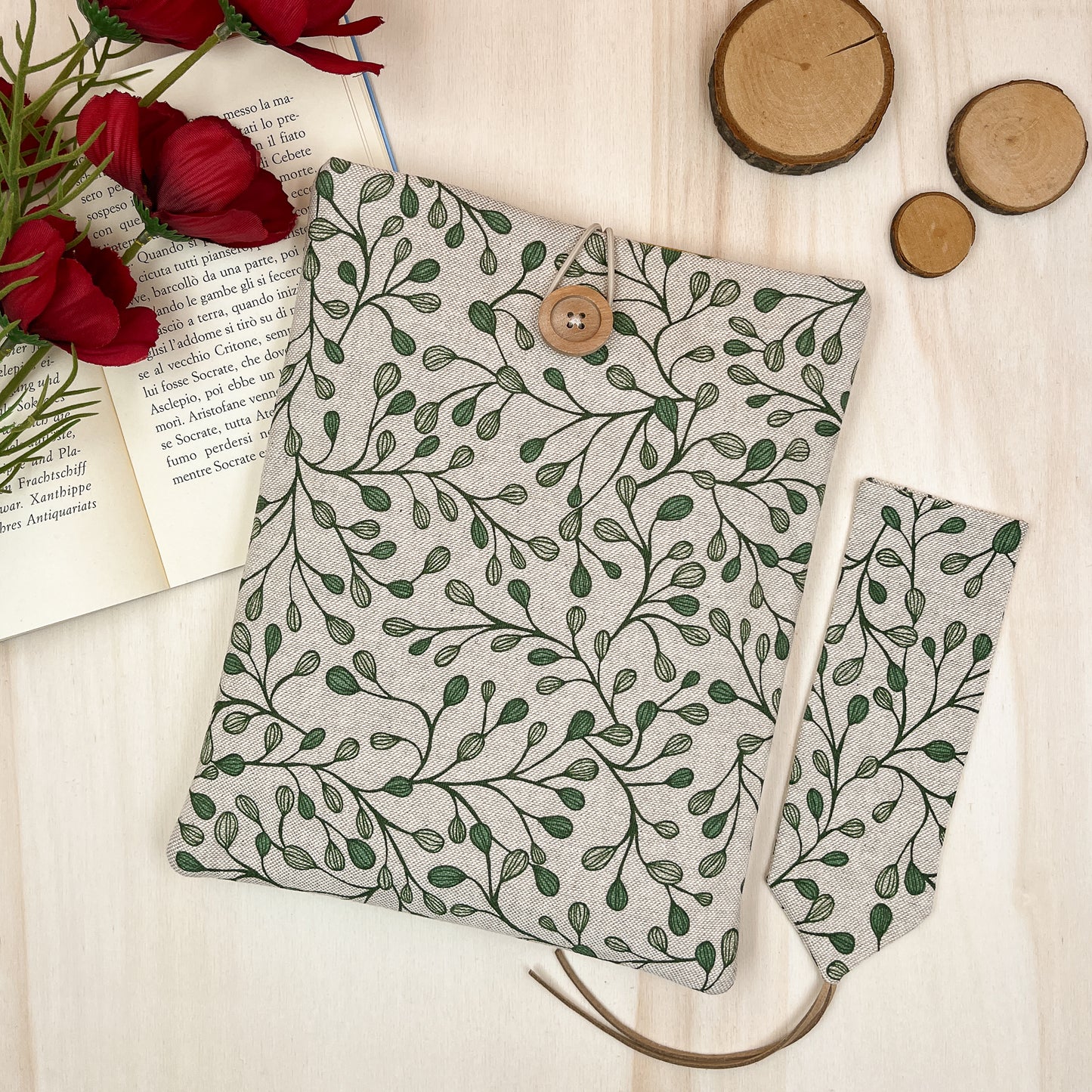 Padded green leaves book sleeve