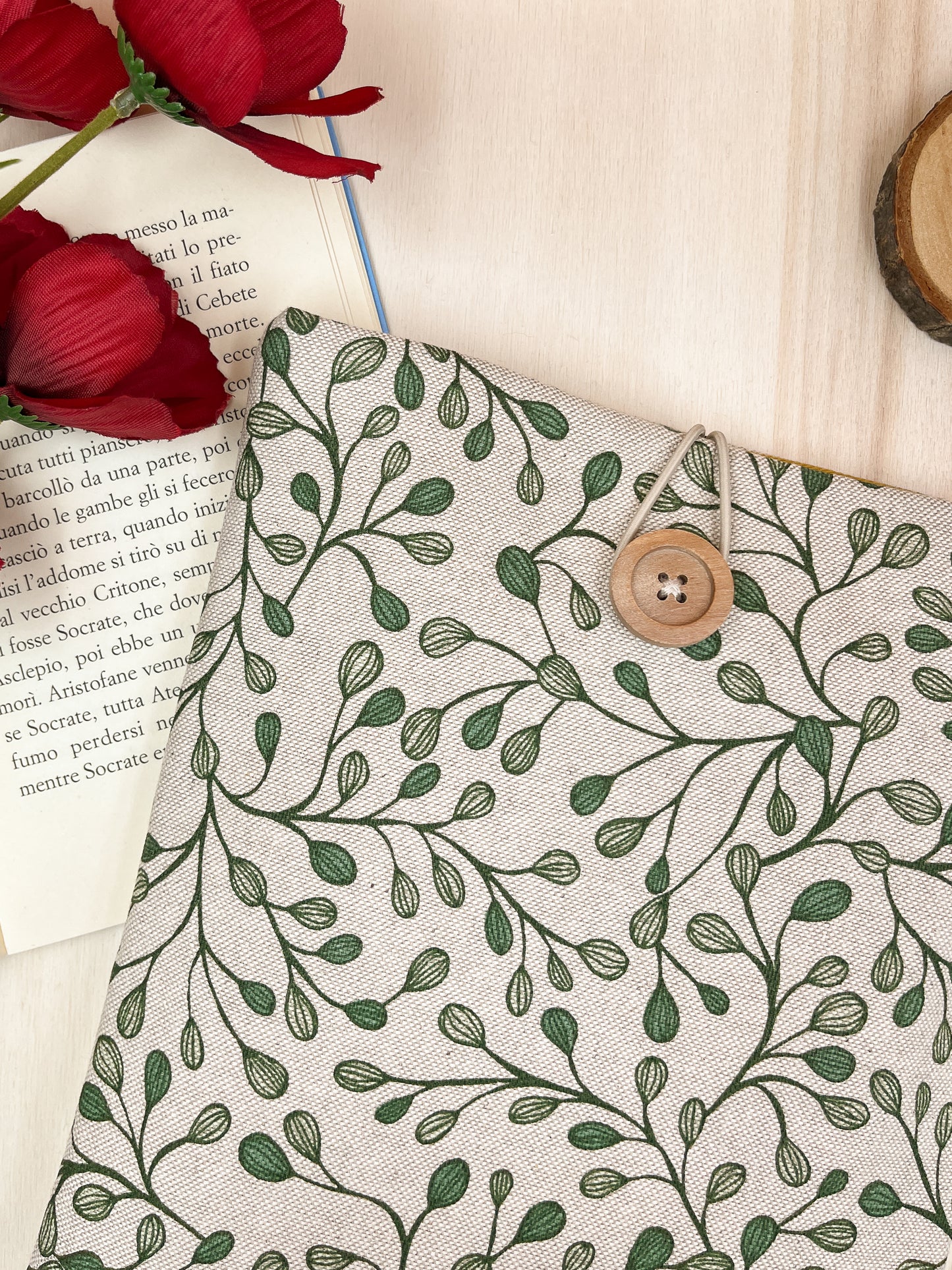 Padded green leaves book sleeve