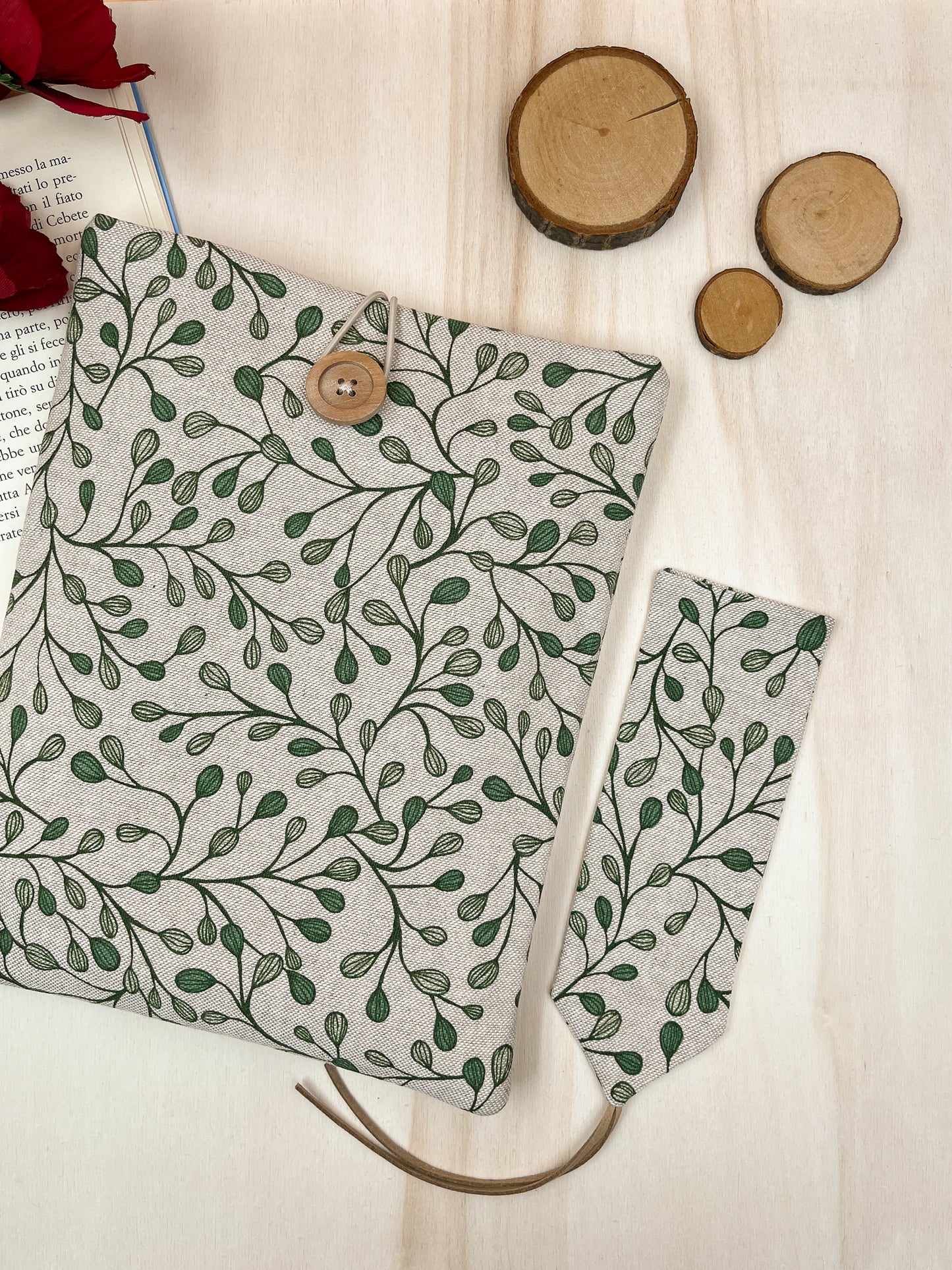 Padded green leaves book sleeve