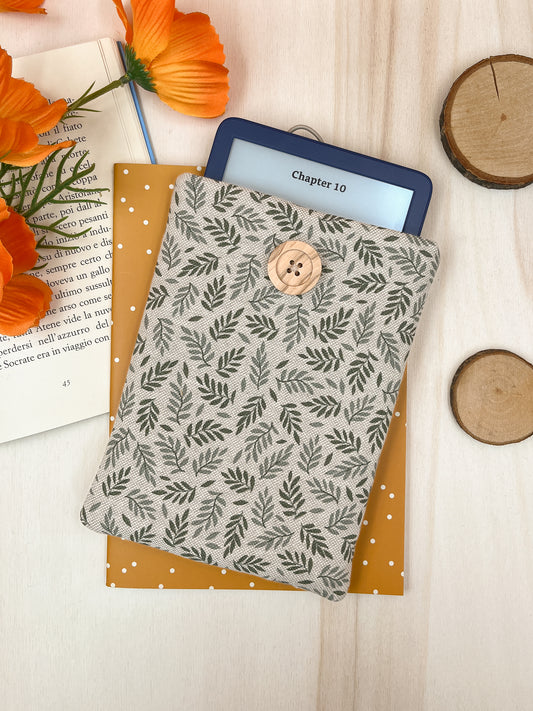 Tiny leaves padded e-reader sleeve