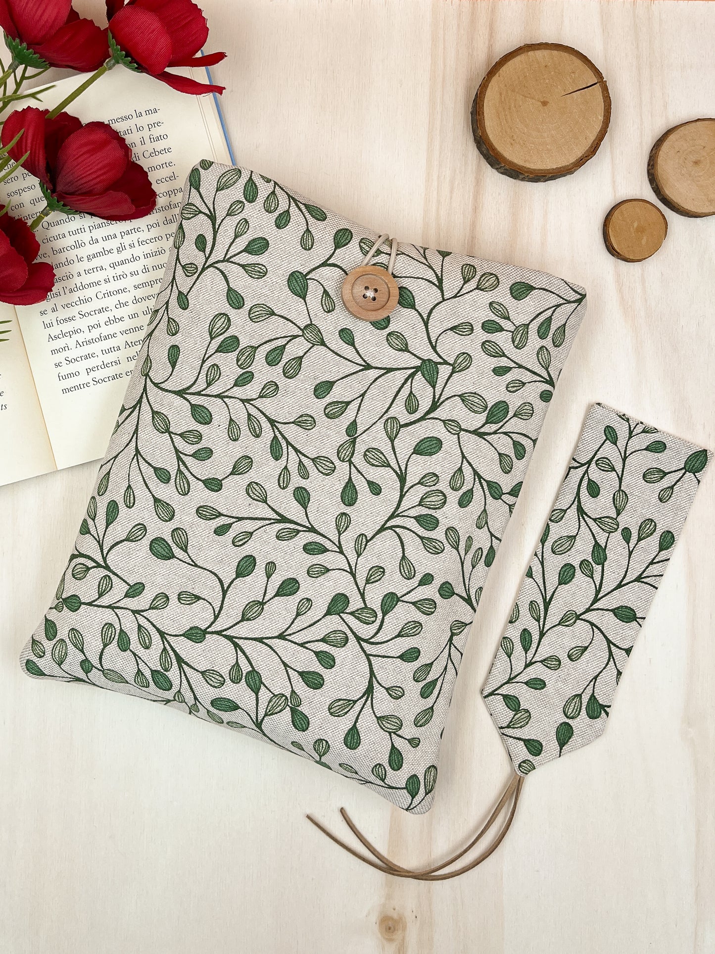 Padded green leaves book sleeve