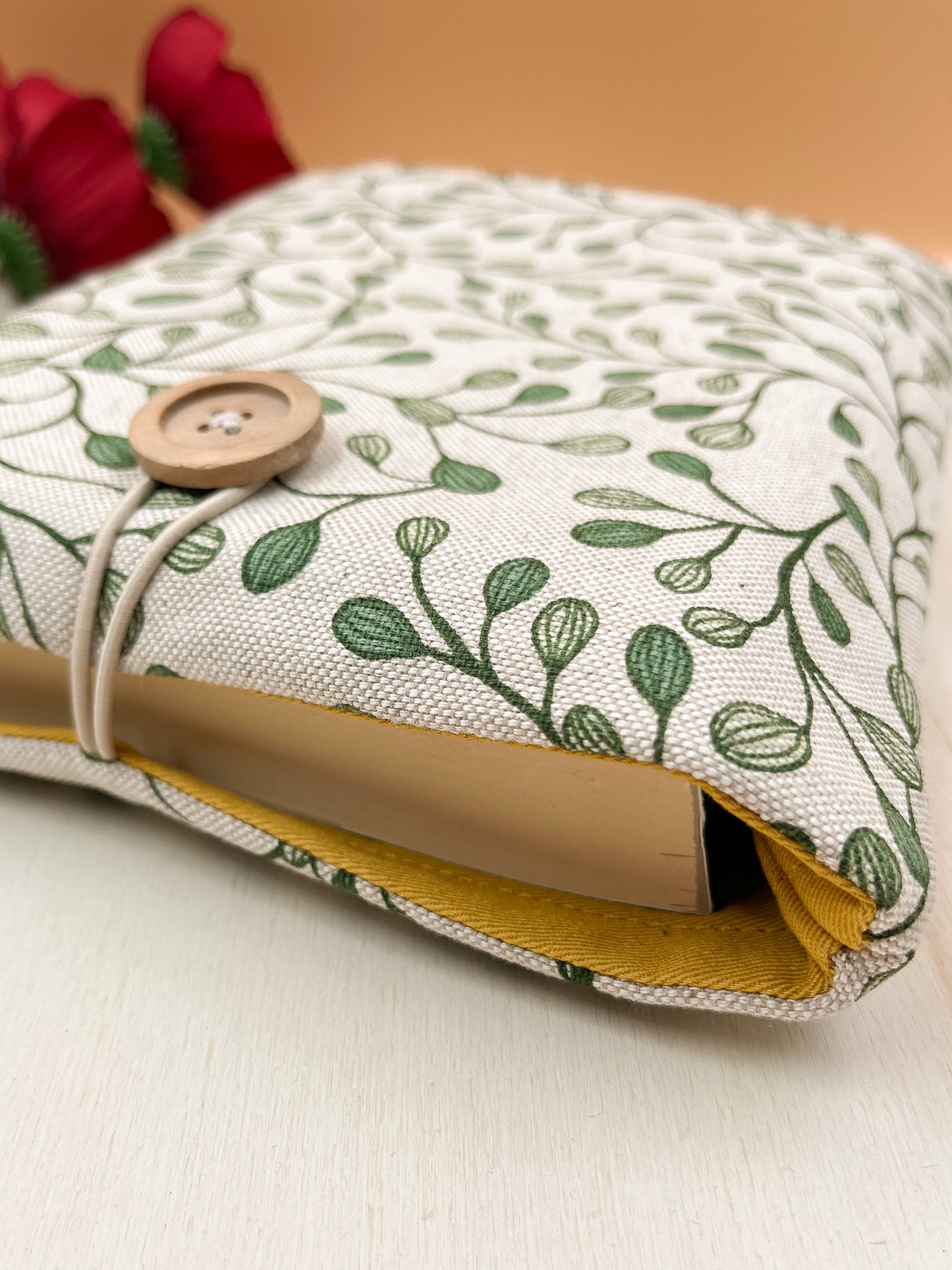 Padded green leaves book sleeve