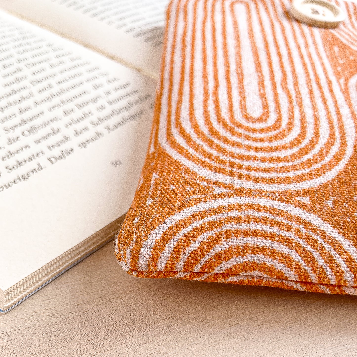 Custodia per e-reader con motivo geometrico arancio