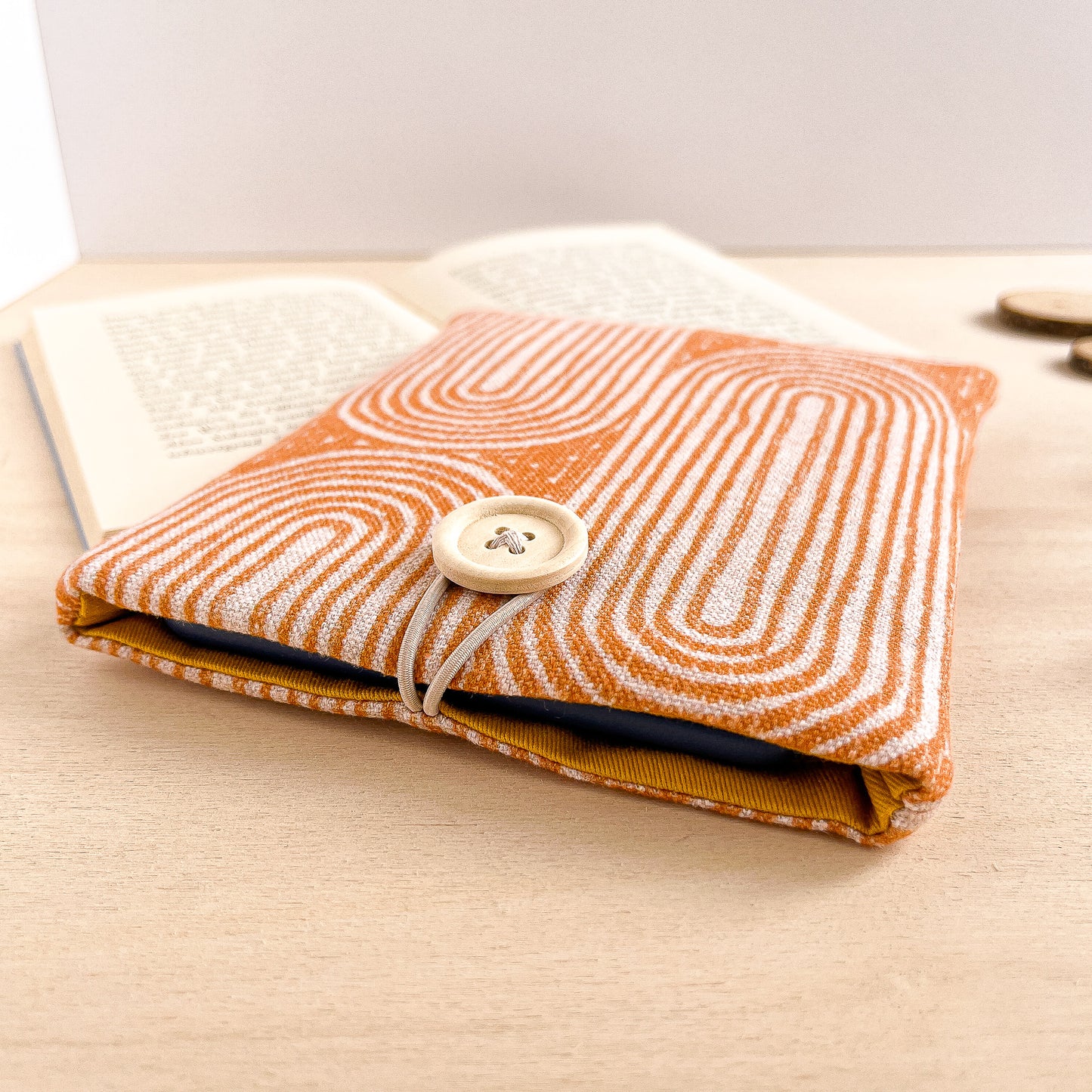 Custodia per e-reader con motivo geometrico arancio