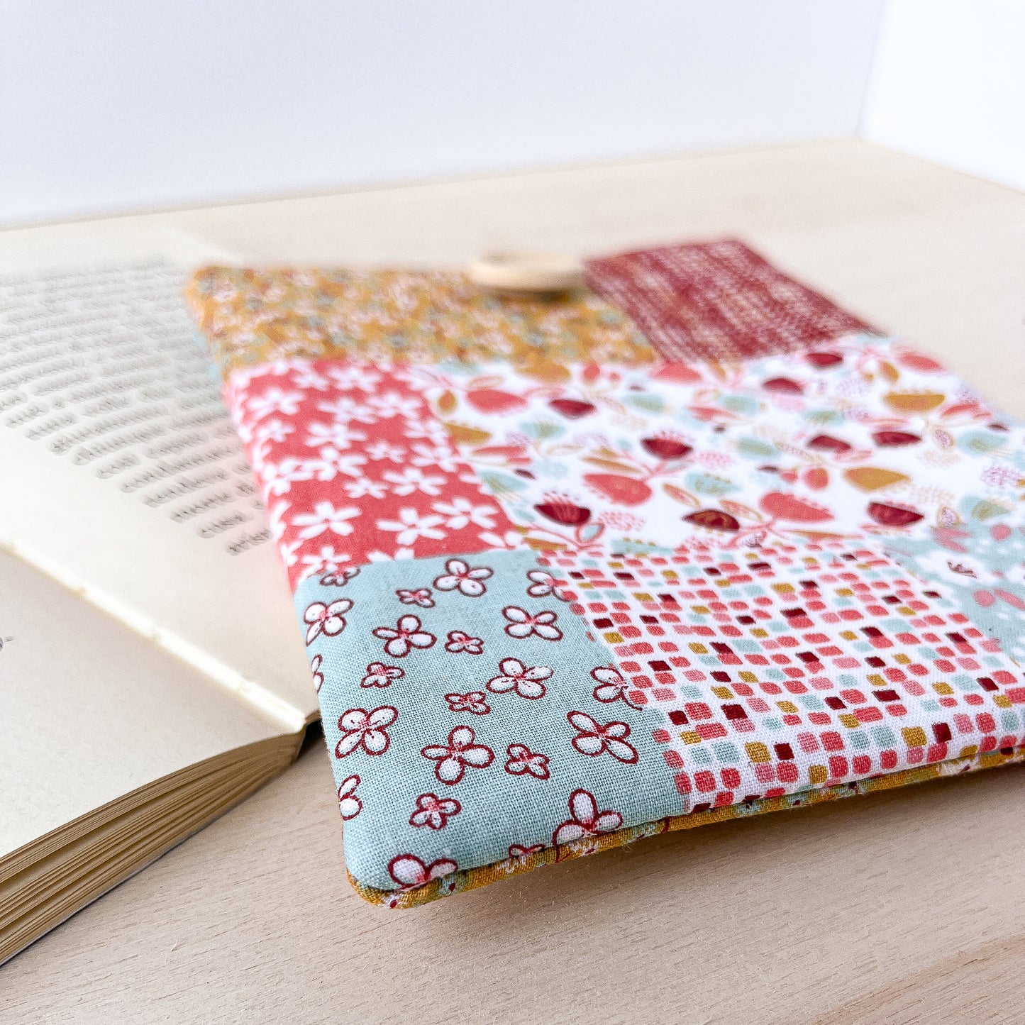 Patchwork padded e-reader sleeve