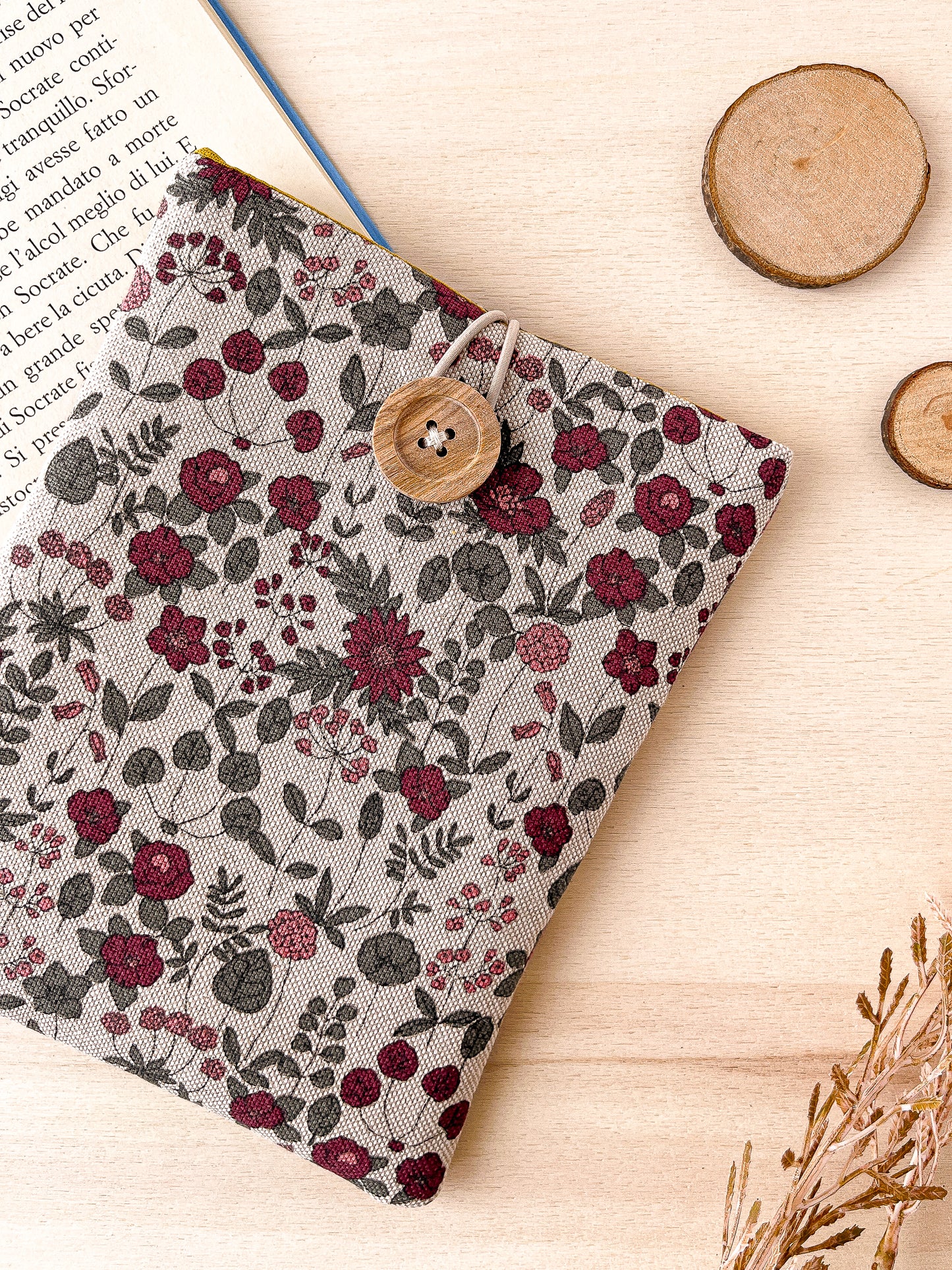 SOLD OUT - Custodia per e-reader con fiorellini rosa