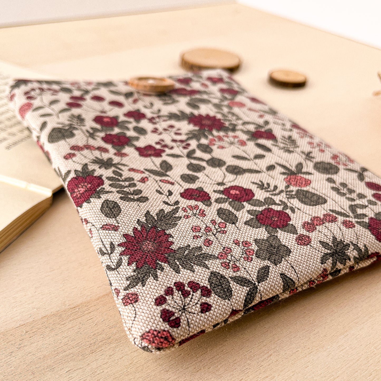 SOLD OUT - Custodia per e-reader con fiorellini rosa