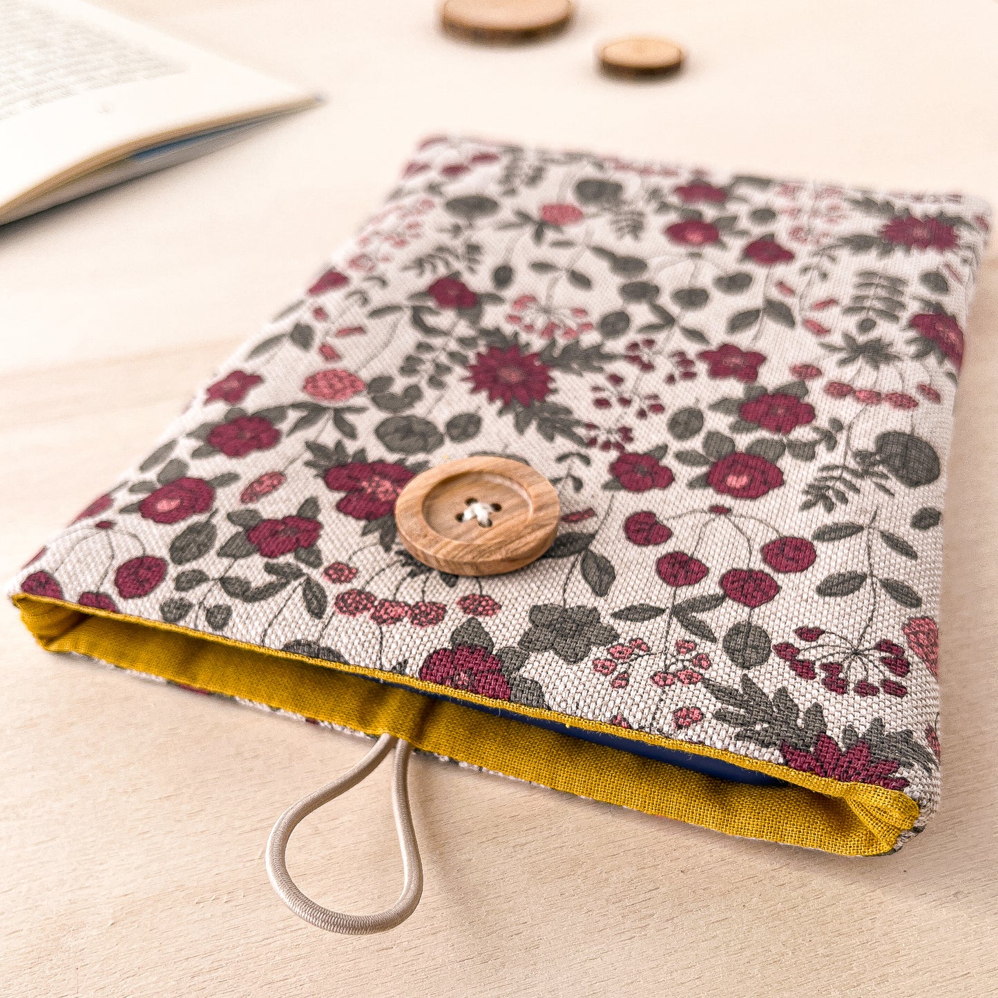 SOLD OUT - Custodia per e-reader con fiorellini rosa