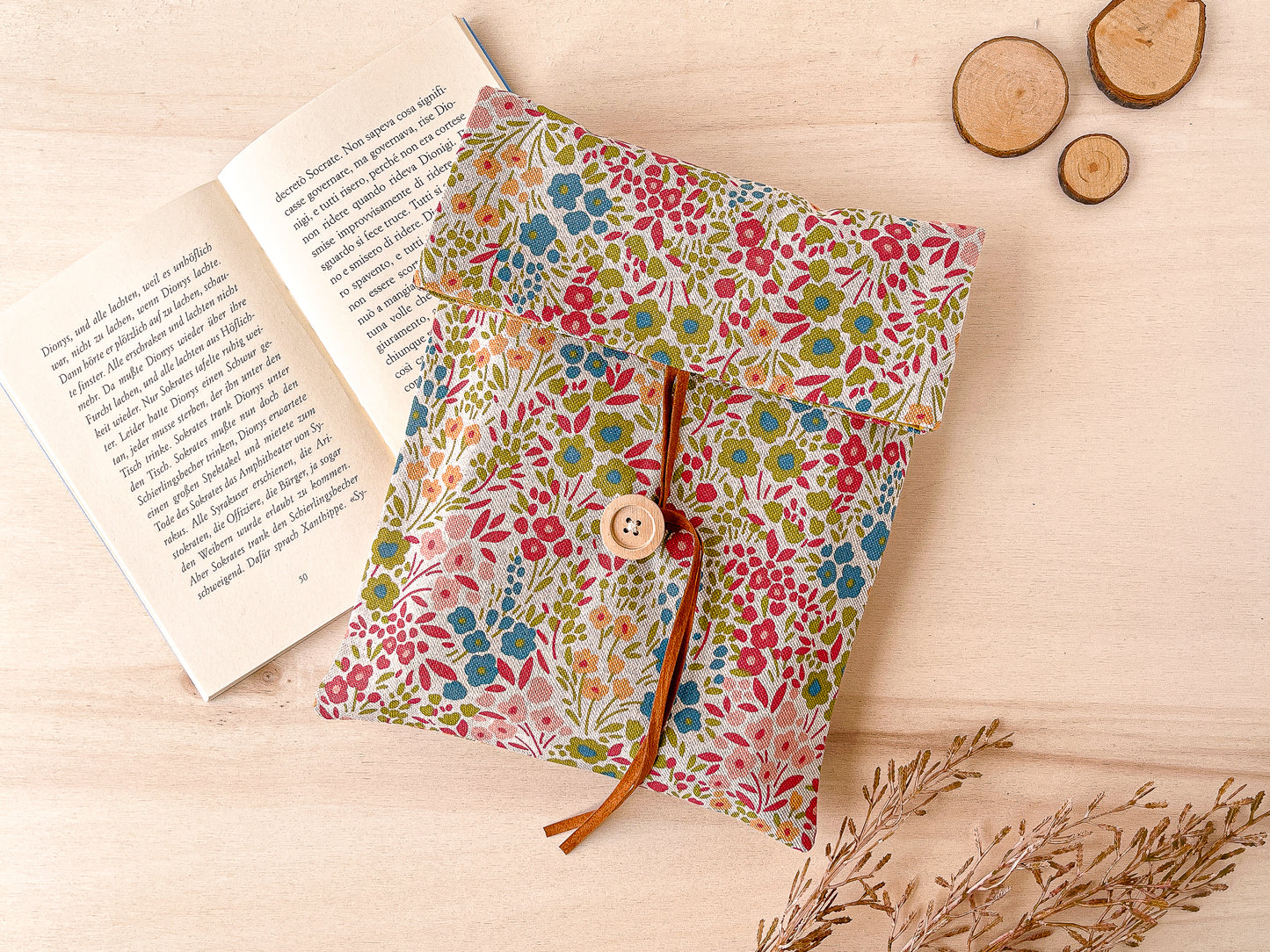Adjustable flowery cotton book sleeve