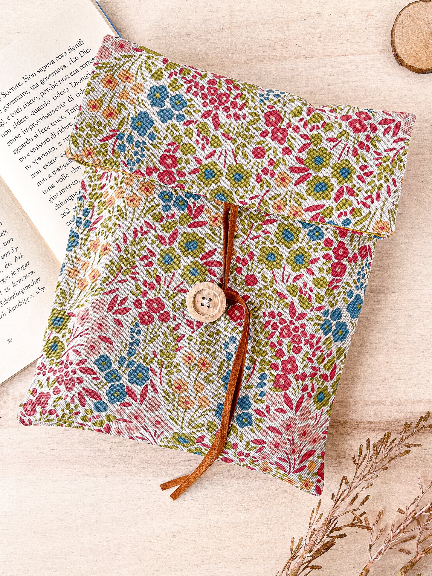 Adjustable flowery cotton book sleeve