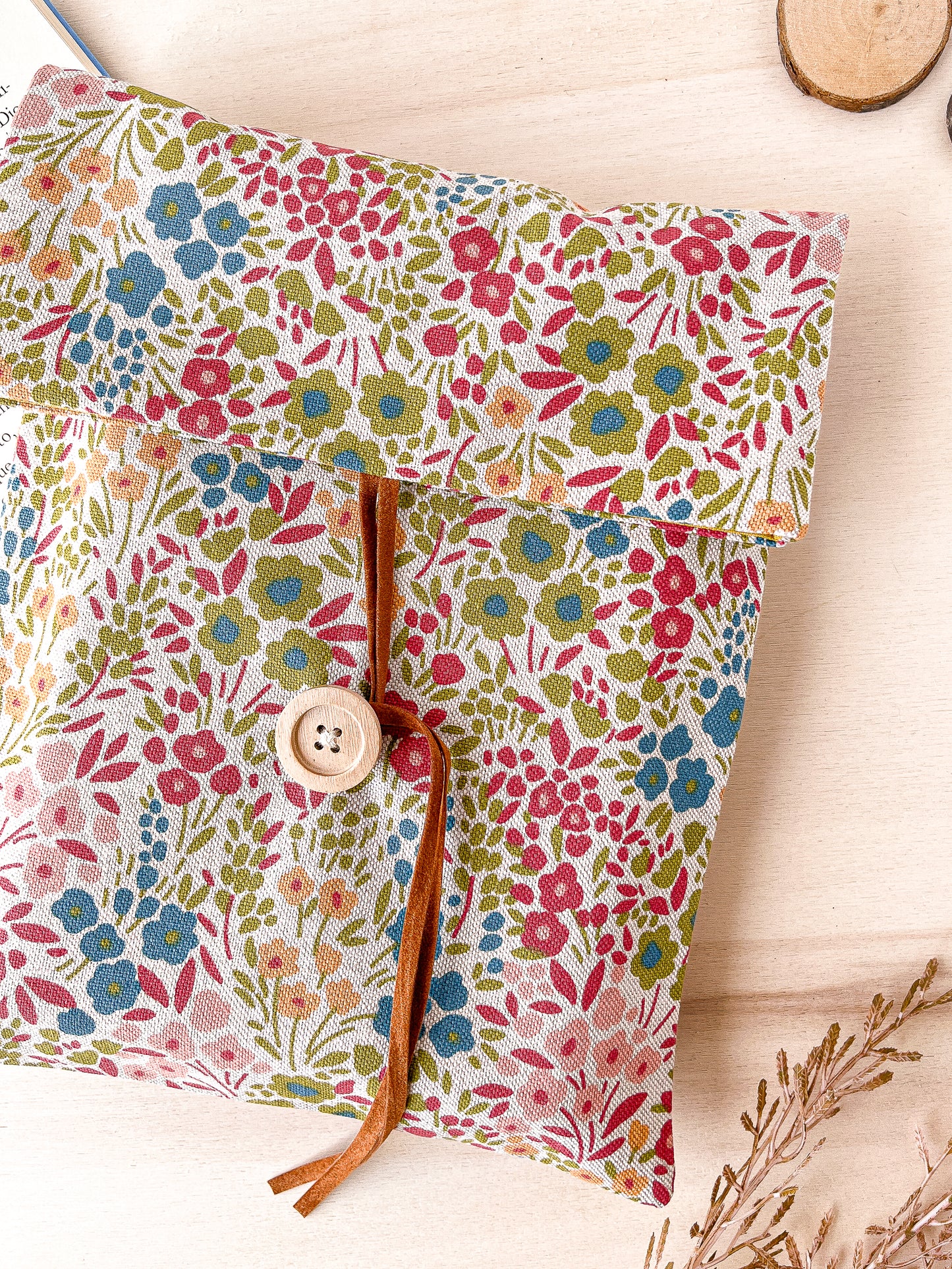 Adjustable flowery cotton book sleeve