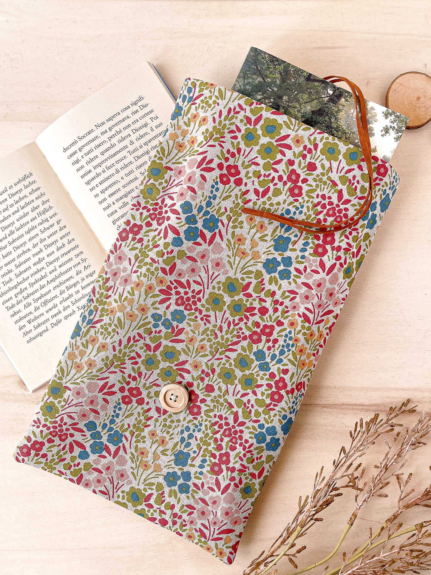 Adjustable flowery cotton book sleeve
