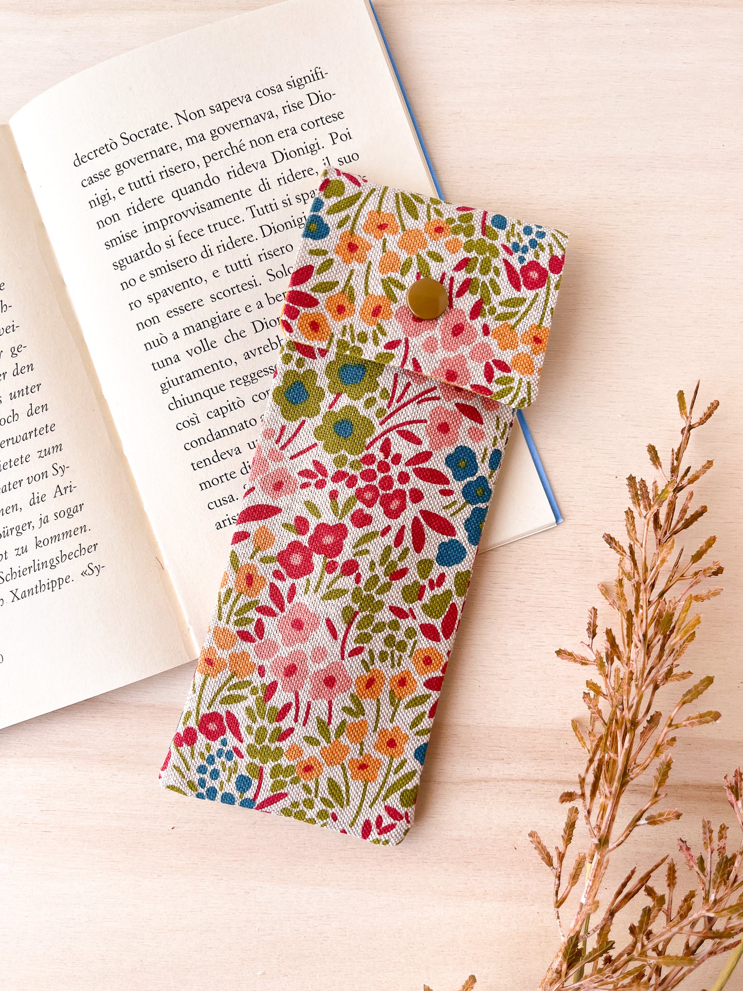  Flowery pencil case with bookmark (bundle)