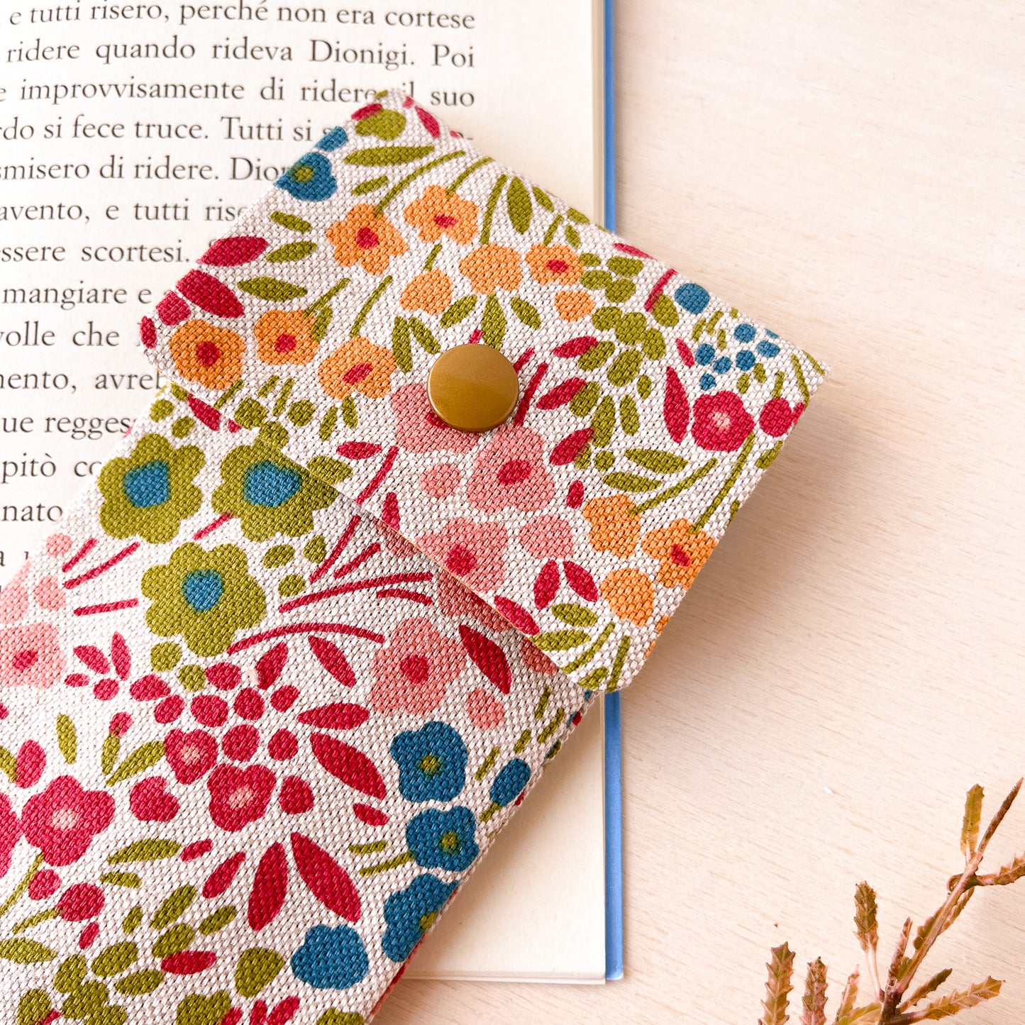 Astuccio con motivo floreale rosa