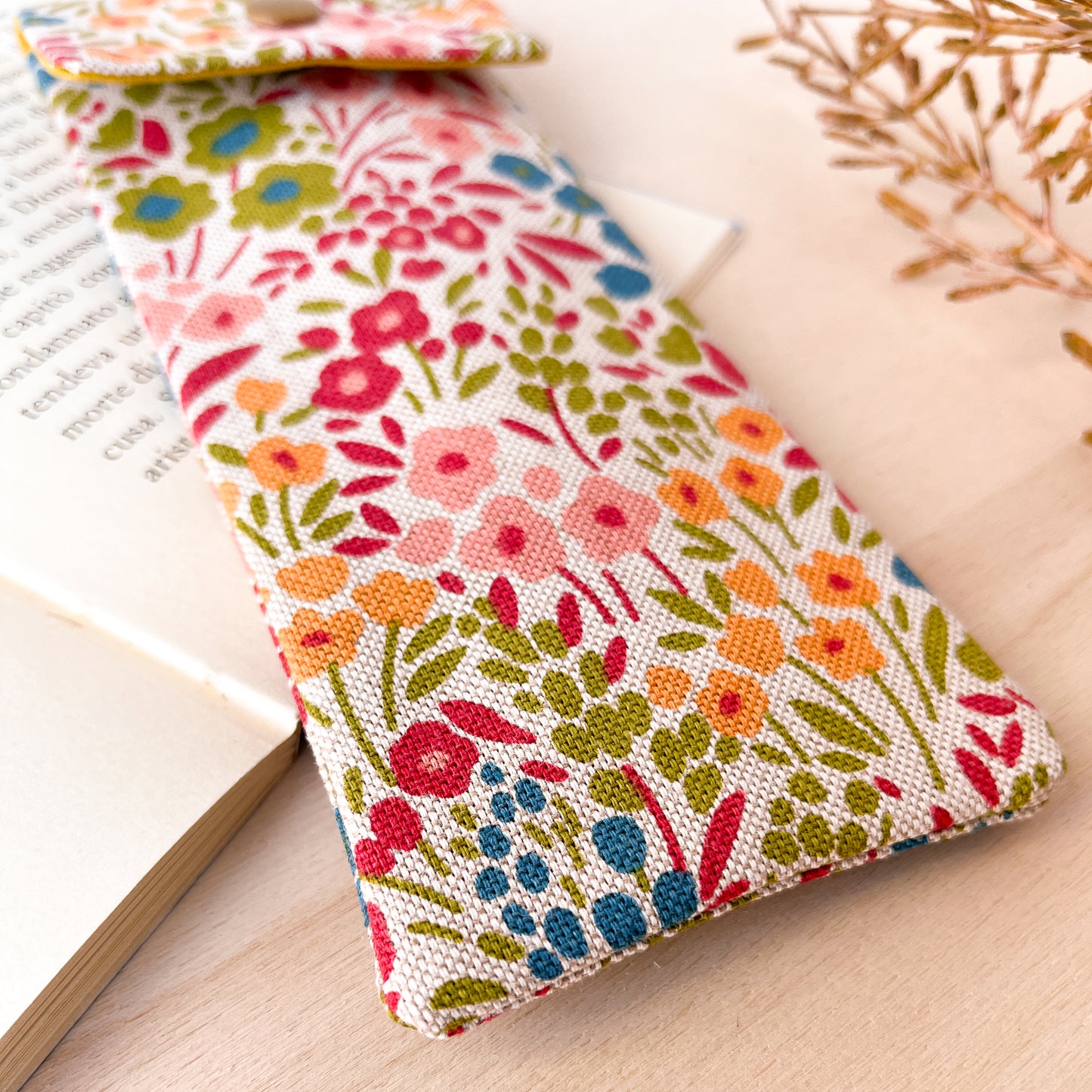 Astuccio con motivo floreale rosa