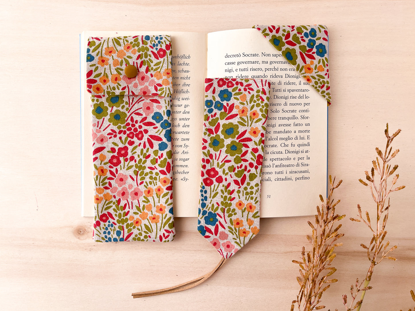  Flowery pencil case with bookmark (bundle)