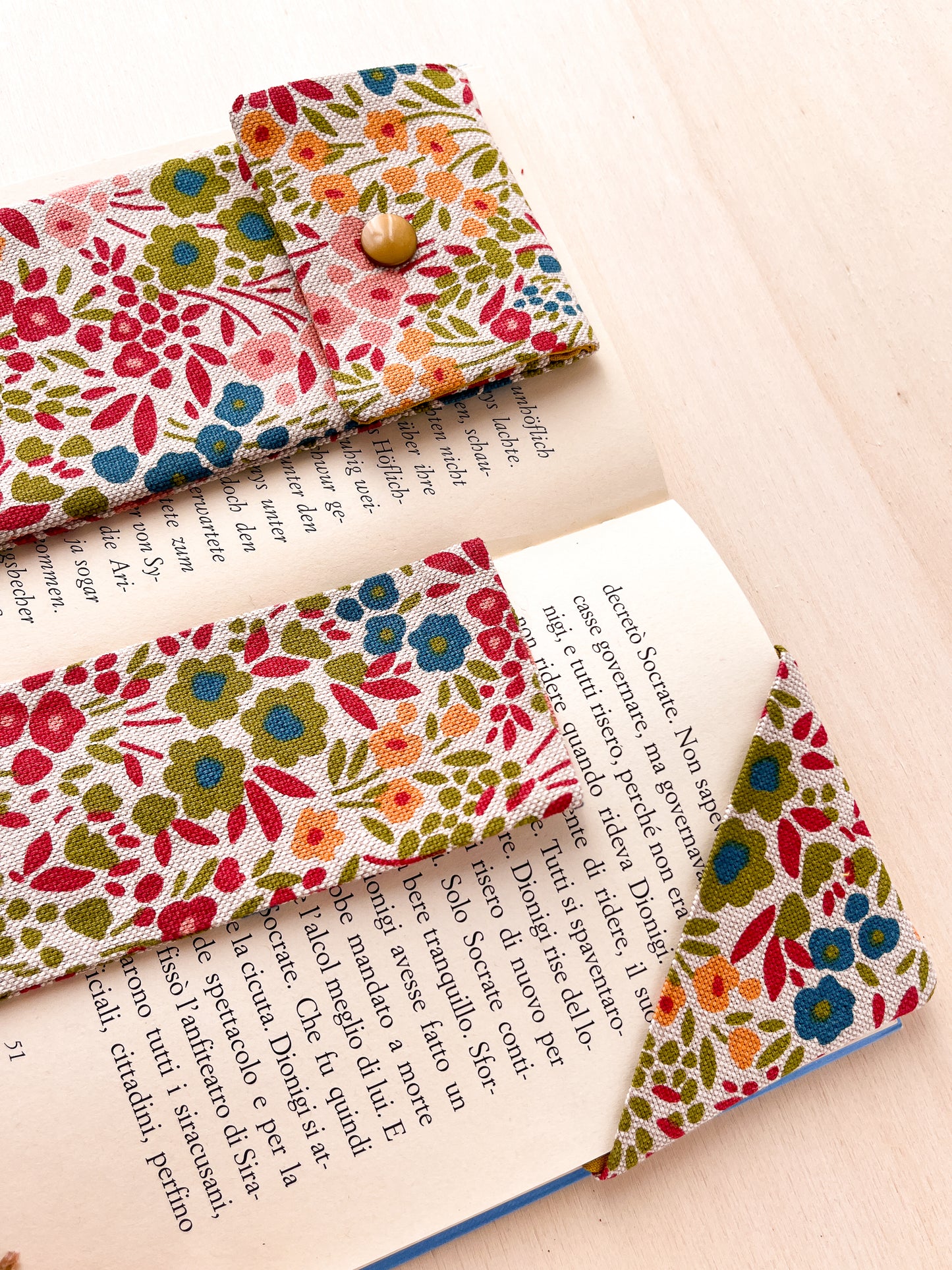 Astuccio con motivo floreale rosa