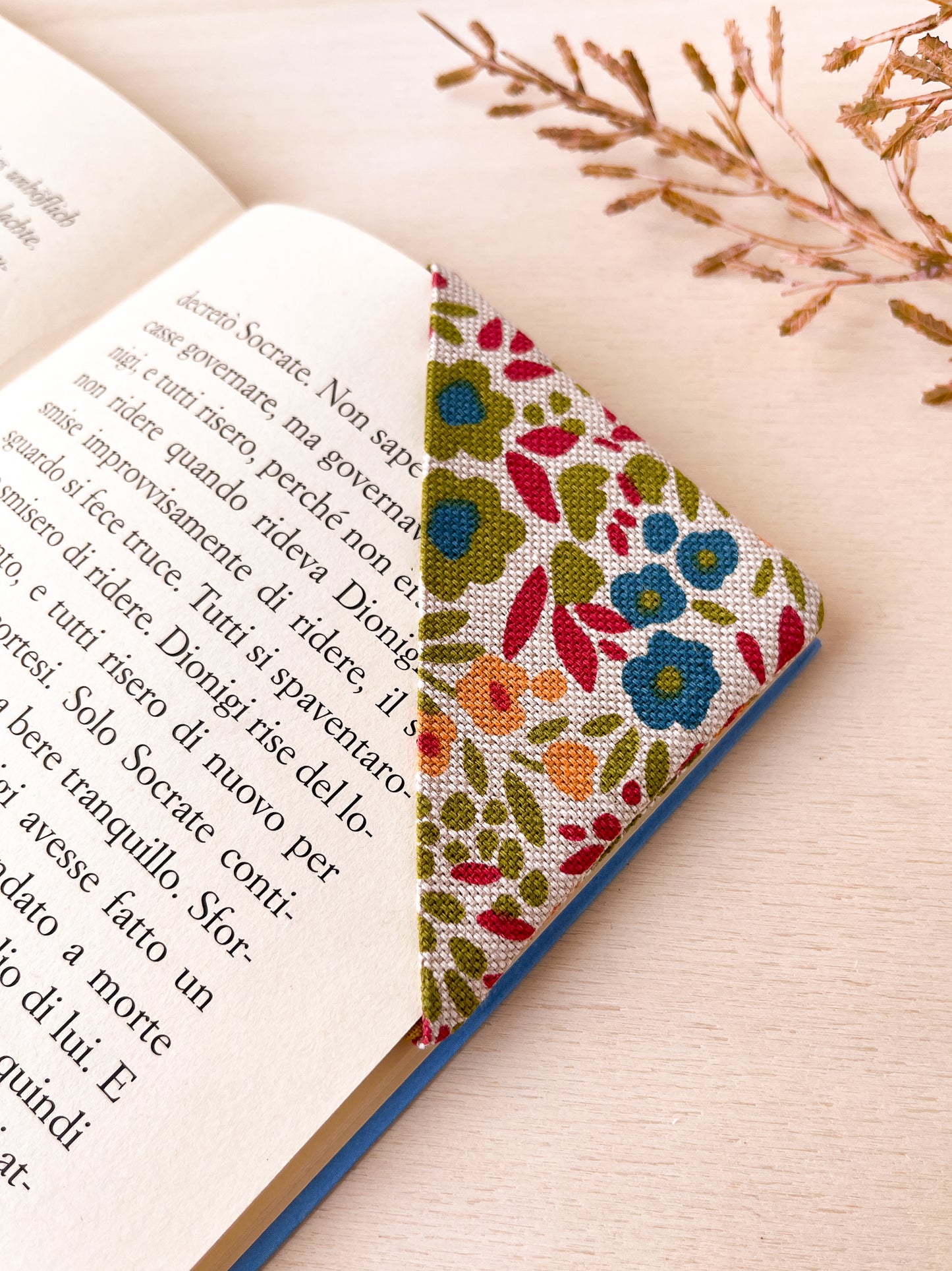  Flowery pencil case with bookmark (bundle)