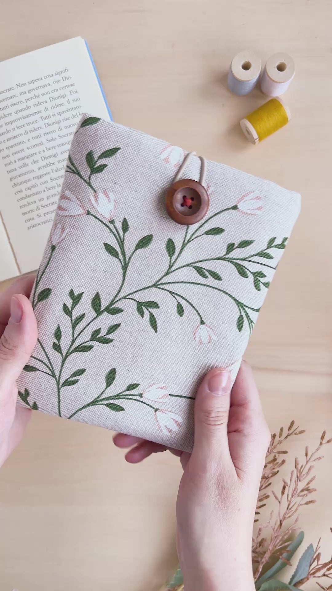 custodia per e-reader kindle stoffa tralci fioriti busta imbottita
