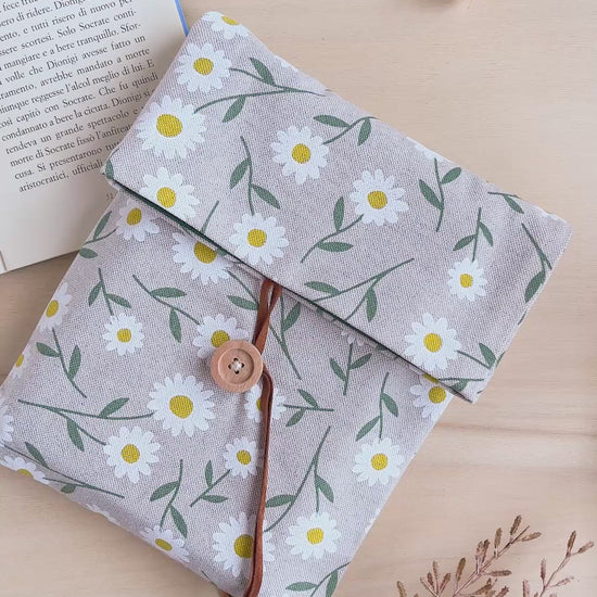 Custodia per libri imbottita in cotone fantasia margherite fatta a mano