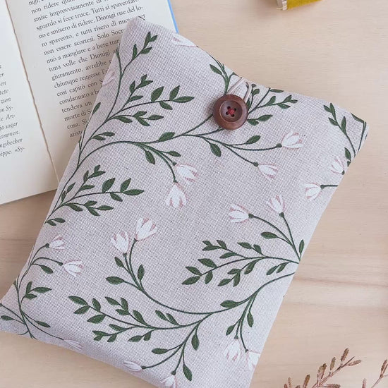 Custodia per libri imbottita in cotone fantasia tralci fioriti fatta a mano