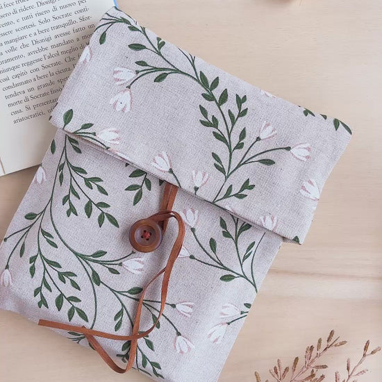 Custodia per libri imbottita in cotone fantasia tralci fioriti fatta a mano