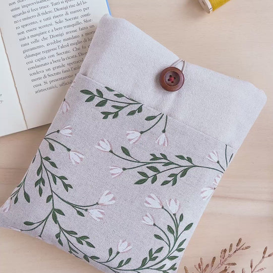 Custodia per libri imbottita in cotone fantasia tralci fioriti fatta a mano