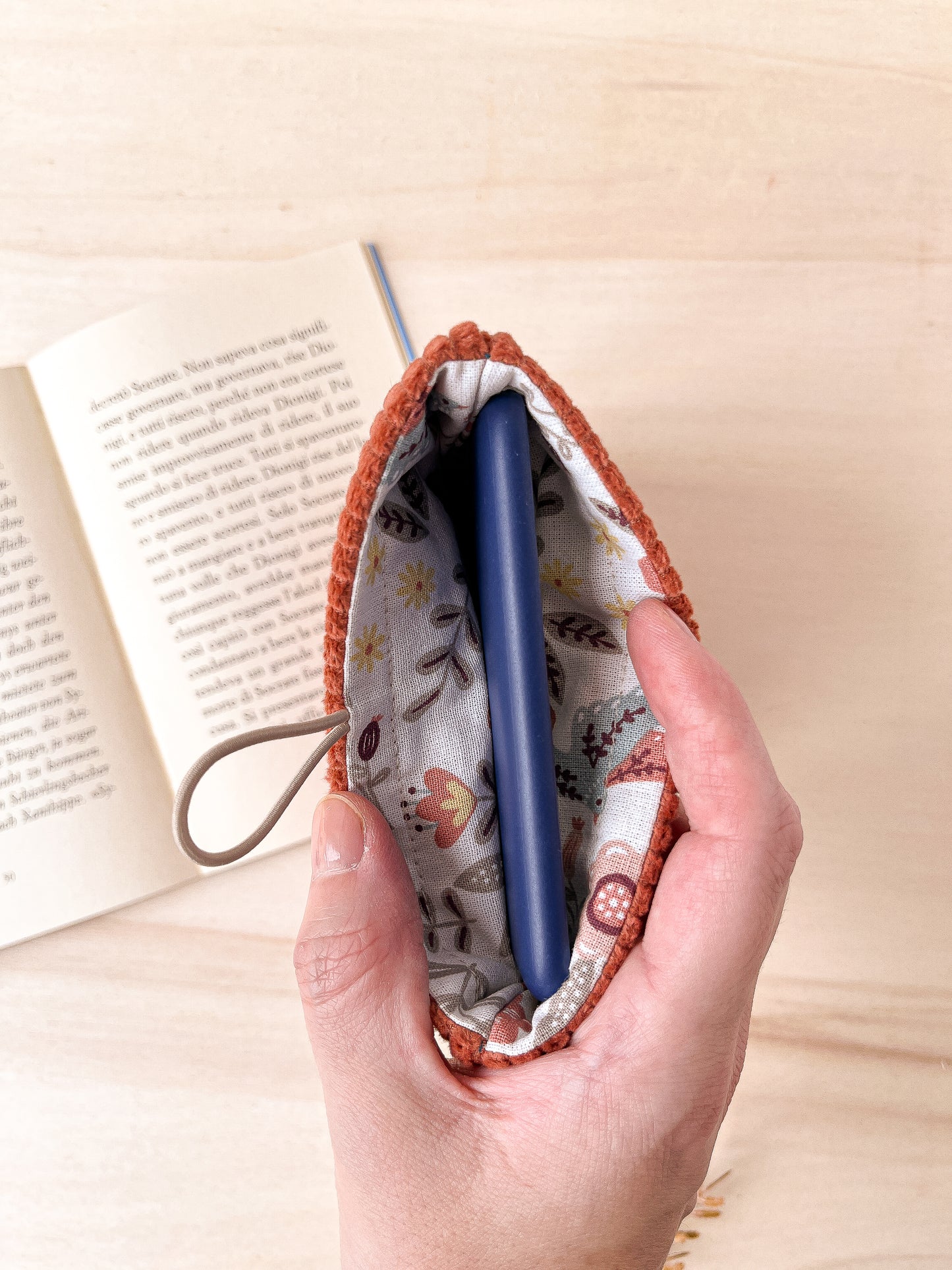 Custodia per e-reader in velluto terracotta