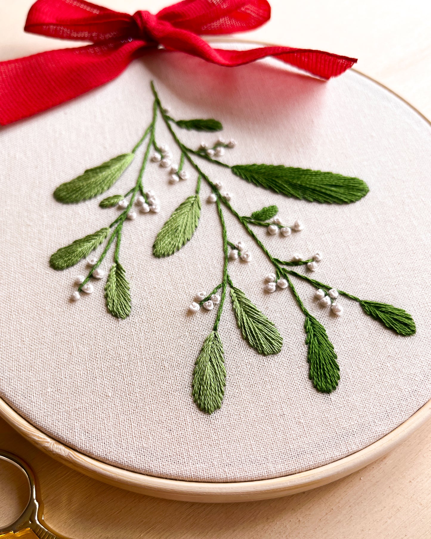 Vischio di Natale - pattern di ricamo a mano con istruzioni e video tutorial