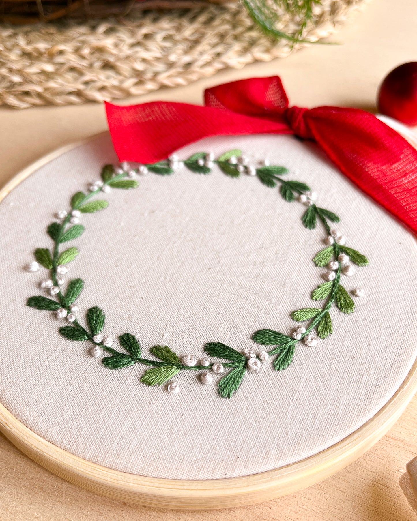 Ghirlande natalizie - pattern di ricamo a mano con istruzioni e video tutorial