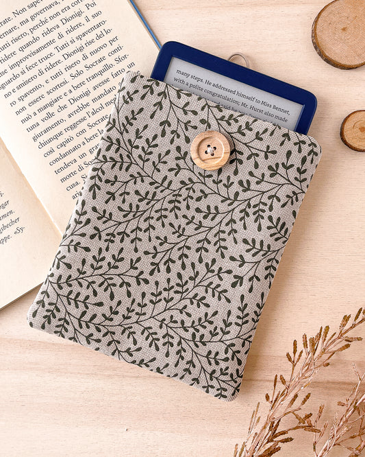 Tiny leaves padded e-reader sleeve